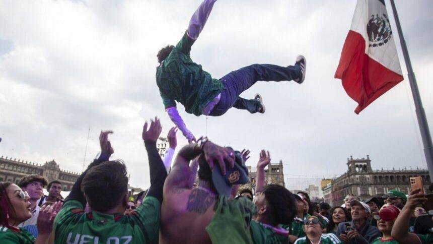 México celebra victoria sobre Corea del Sur en Fan Fest del Zócalo