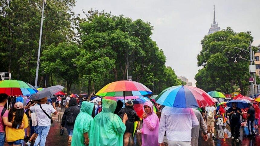 Miles de personas celebran el orgullo LGBT+ en marcha de la CDMX.