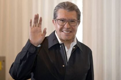 Monreal afirma que EU no se atreverá a invadir México por su Constitución.