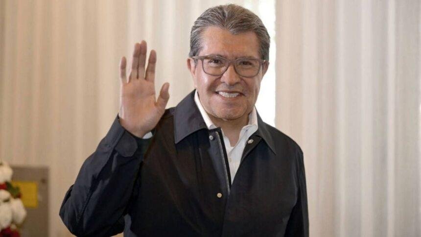 Monreal afirma que EU no se atreverá a invadir México por su Constitución.