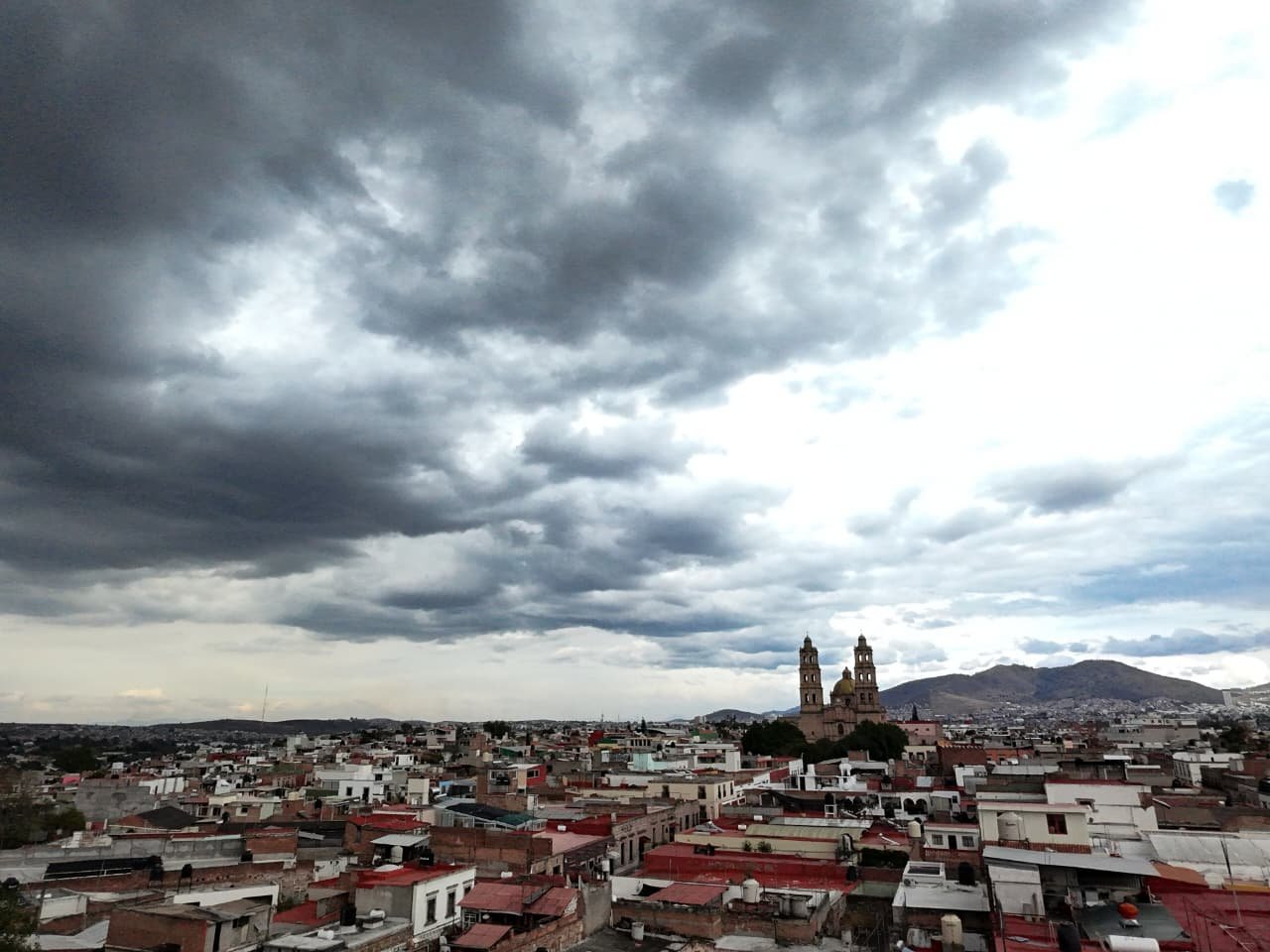 Morelia anticipa clima fresco y nublado a pesar de calor extremo en Michoacán