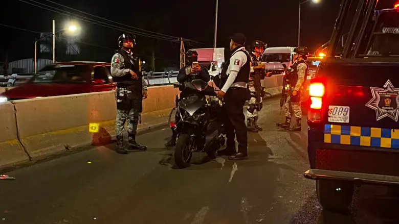 motociclista atropella a dos elementos de la guardia nacional en Motociclista atropella a dos elementos de la Guardia Nacional en Irapuato