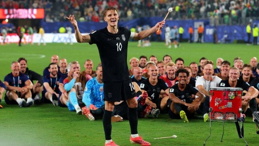 Noruega celebra su victoria ante Senegal con la 'Fila Vikinga'