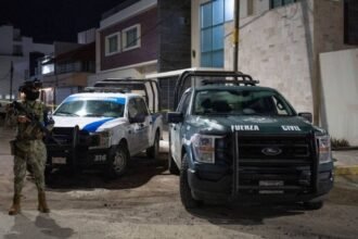 Nueve expolicías de Veracruz procesados por secuestro y tortura.