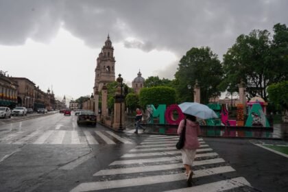 Onda tropical generará lluvias intensas este martes en Michoacán
