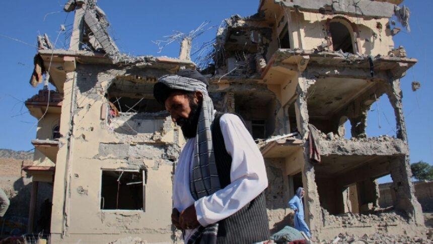 Pakistán realiza bombardeos en Afganistán, causando numerosas víctimas civiles.