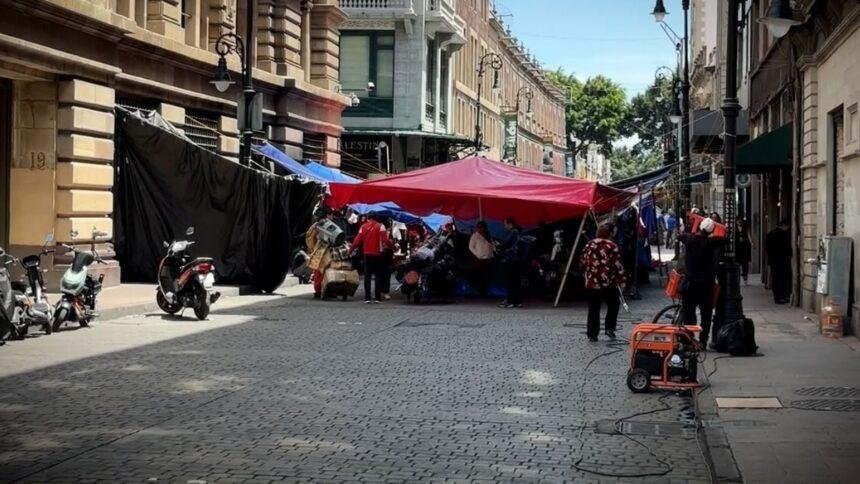 Persisten bloqueos en el Centro Histórico pese a reducción de maestros de la CNTE.