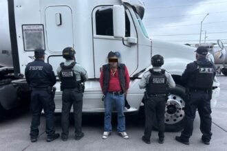 Policía Estatal de Caminos incauta tractocamión con 48 mil litros de hidrocarburo en Apaseo el Grande
