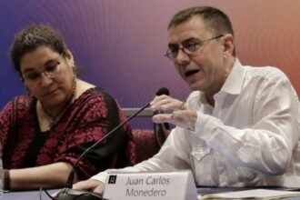 Político español suspendido en la Universidad Complutense por acoso a alumnas.