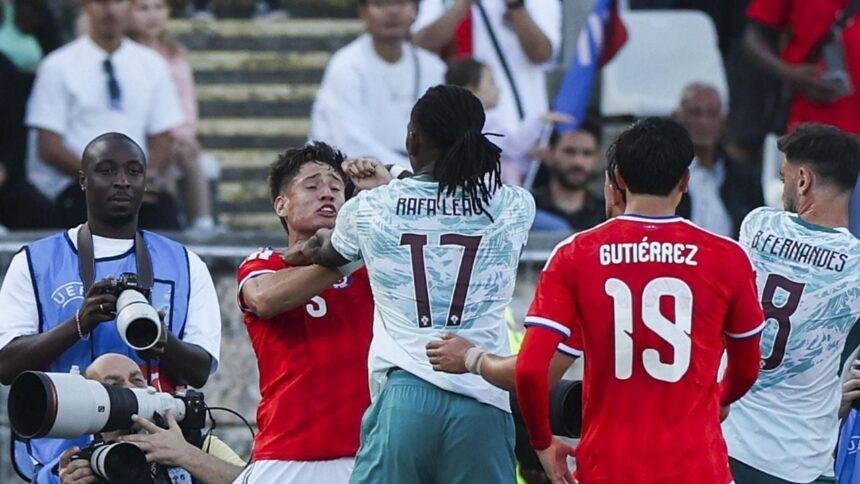 Portugal supera a Chile en amistoso con dos expulsados por pelea