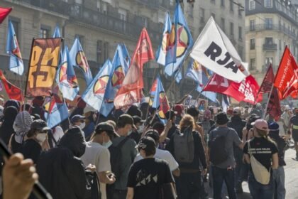 Protestas en Ginebra contra cumbre del G7 resultan en 28 detenciones