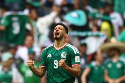 Raúl Jiménez se emociona al anotar su primer gol en el Mundial