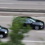 Rebasar por la derecha en carretera: excepciones legales en México