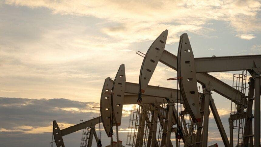 Reservas de petróleo de EE.UU. alcanzan mínimo histórico de 340 millones de barriles.