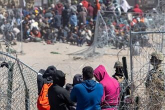 Restricción migratoria de Trump disminuye cruces hacia Estados Unidos y aumenta retornos.