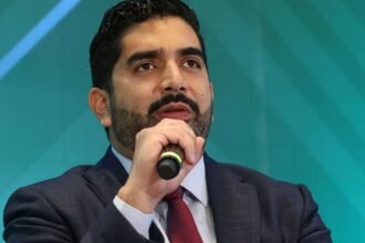 Roberto Lazzeri se presenta en embajada de México en EU por acusaciones de narcotráfico