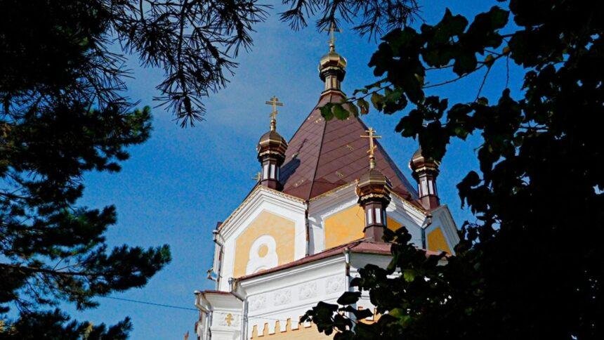 Rusia expulsa a pastor estadounidense por solicitar oraciones por Trump