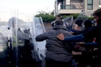 Seis personas acusadas de desórdenes violentos en protesta en Reino Unido