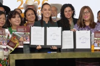 Sheinbaum firma convocatoria para consulta sobre Ley de Derechos Indígenas y Afromexicanos