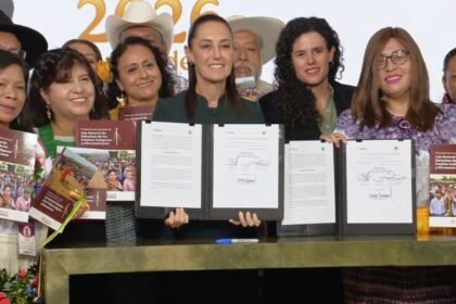 Sheinbaum firma convocatoria para consulta sobre Ley de Derechos Indígenas y Afromexicanos