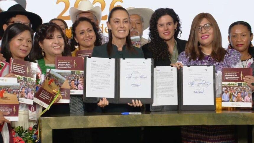 Sheinbaum firma convocatoria para consulta sobre Ley de Derechos Indígenas y Afromexicanos