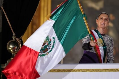Sheinbaum suspende clases y promueve home office por partido del Tri