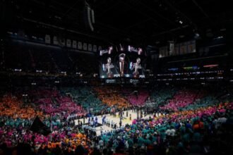 Spurs sorprenden a los Knicks con música burlona en las Finales de la NBA
