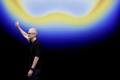 tim cook cede el mando a john ternus en la.mx2F7e2F0f2F0c38353c44848f8f6f8abe5d0ab02Fgettyimages 2234563 Tim Cook cede el mando a John Ternus en la tecnología