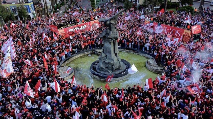 Toluca celebra su triunfo en la Concachampions frente a Tigres
