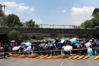 Transportistas suspenden movilización tras alcanzar acuerdo con Segob.