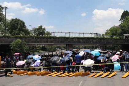 Transportistas suspenden movilización tras alcanzar acuerdo con Segob.