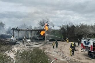 Tres heridos tras explosión en almacenamiento de gas en Puebla.
