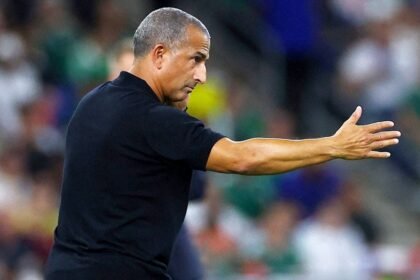 Túnez destituye a su entrenador tras la derrota ante Suecia