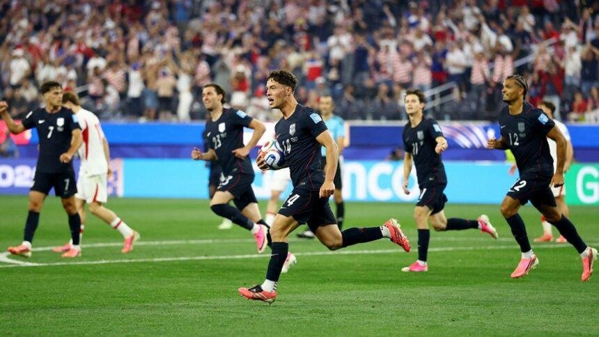 Turquía sorprende a Estados Unidos en un emocionante partido de trámite