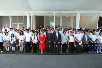 UVEG promueve la lectura inteligente en Telebachillerato Comunitario de Michoacán.