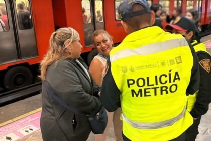Vendedoras del Metro de CDMX denuncian acoso y detenciones policiales.