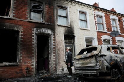 violencia en belfast incendian casas y vehiculos tras ataque en Violencia en Belfast: Incendian casas y vehículos tras ataque en Irlanda del Norte