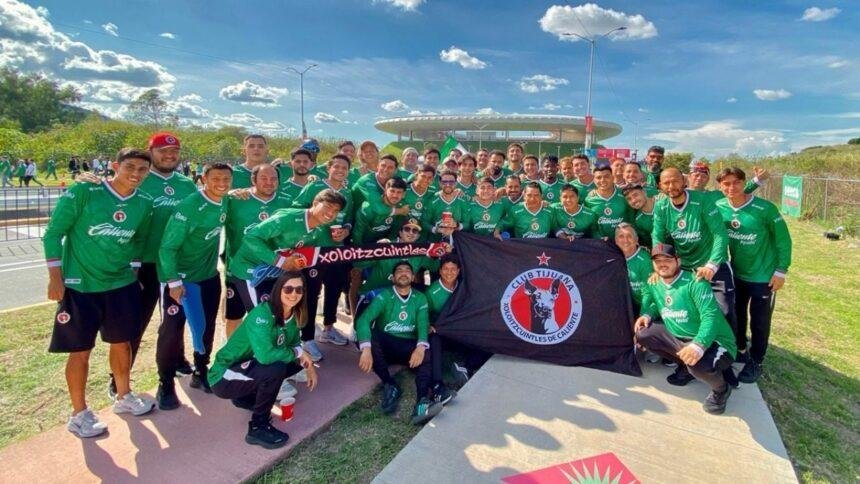 Xolos apoyan a Gilberto Mora en el juego contra Corea del Sur