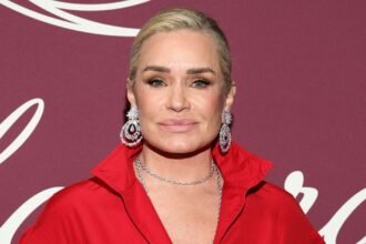 Yolanda Hadid se compromete nuevamente a los 62 años