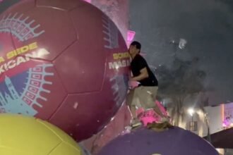Aficionado derriba escultura de balones mundialistas en Zapopan: posible pena de cárcel