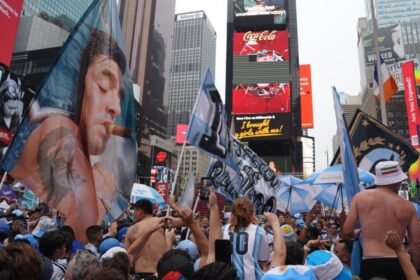 aficionados argentinos invaden nueva york antes de la final contra Aficionados argentinos invaden Nueva York antes de la Final contra España