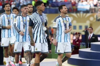 aficionados argentinos piden una nueva final del mundial tras polemica Aficionados argentinos piden una nueva Final del Mundial tras polémica arbitral