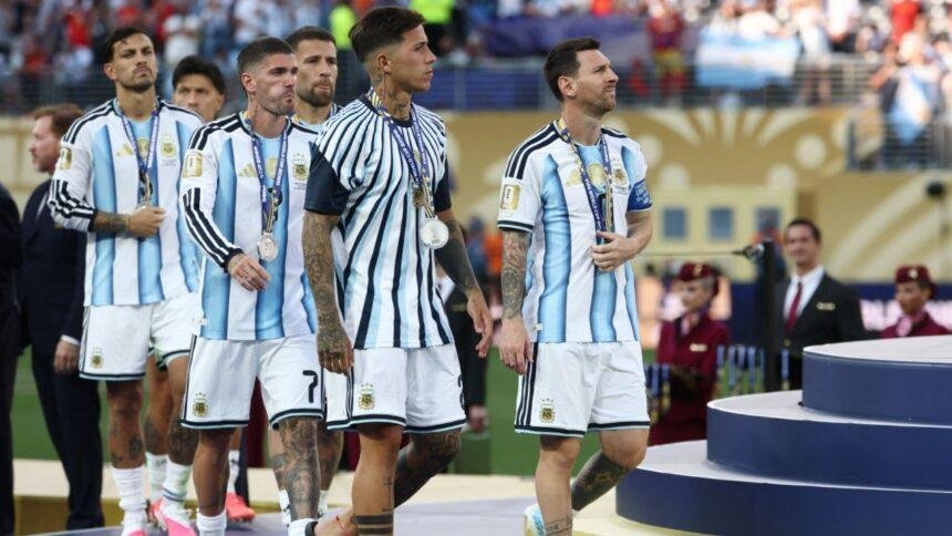 Aficionados argentinos piden una nueva Final del Mundial tras polémica arbitral