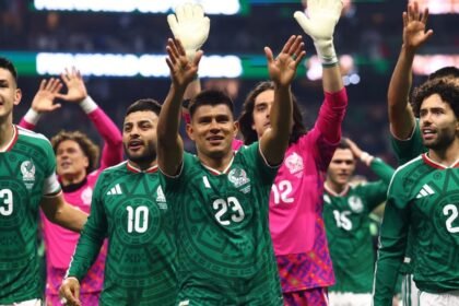 Aficionados sorprenden a Jesús Gallardo con mariachis tras su gran Mundial