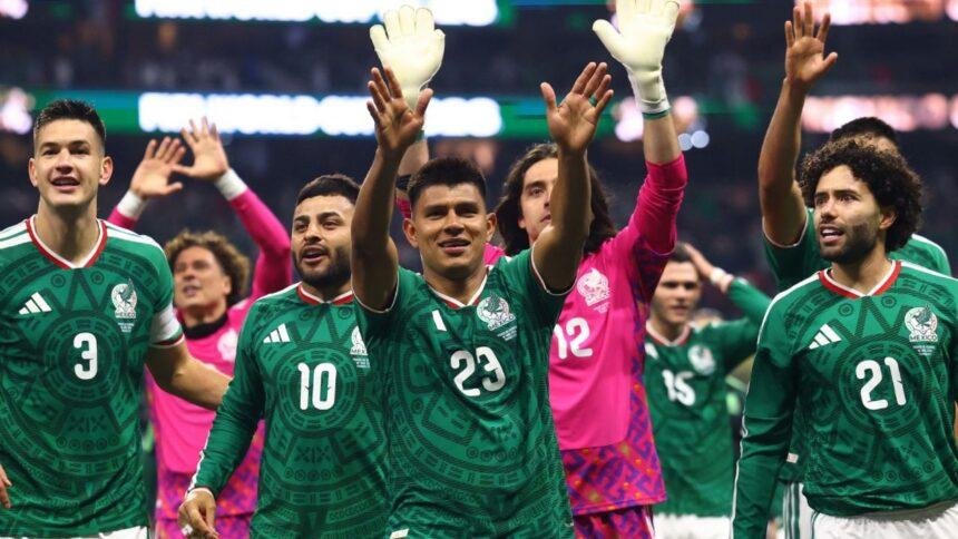 Aficionados sorprenden a Jesús Gallardo con mariachis tras su gran Mundial