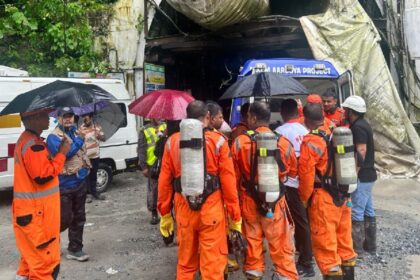 al menos 11 muertos y 14 desaparecidos tras explosion en Al menos 11 muertos y 14 desaparecidos tras explosión en túnel del Himalaya