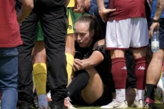 Árbitra sufre conmoción cerebral al intentar detener bronca en el partido