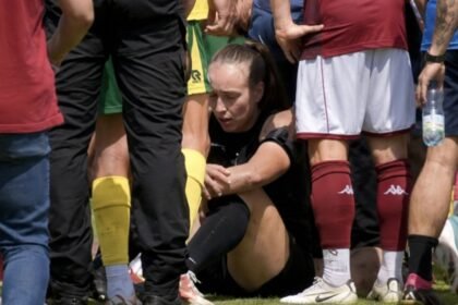 Árbitra sufre conmoción cerebral al intentar detener bronca en el partido