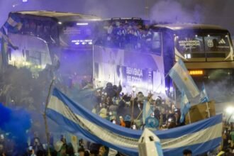 Argentina regresa a casa tras perder la Final del Mundial sin Messi
