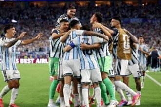 Argentina supera a Cabo Verde en tiempo extra y avanza a Octavos
